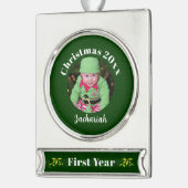 Baby's 1e Kerstmis Groene Faux Stof Keepsake Verzilverd Banner Ornament (Links)