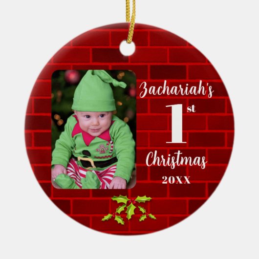 Baby's 1e Kerstmis Rode Steen Ronde Keepsake Keramisch Ornament (Voorkant)