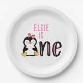 Baby's 1e Verjaardagsnaam Penguin Schattige Papieren Bordje (Voorkant)