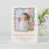 Baby's 1st Christmas Red Bows Greenery 4 Photo Feestdagenkaart (Staand voorkant)