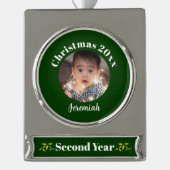 Baby's 2e Kerstmis Groene Faux Stof Keepsake Verzilverd Banner Ornament (Voorkant)
