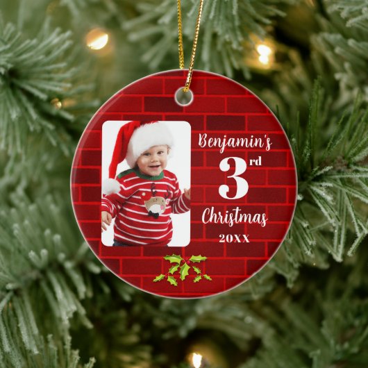 Baby's 3e Kerstmis Rode Steen Ronde Keepsake Keramisch Ornament (Boom)