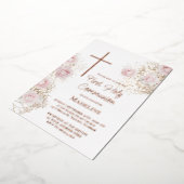 baby's breath and pink roses First Communion Folie Uitnodiging (Gedraaid)