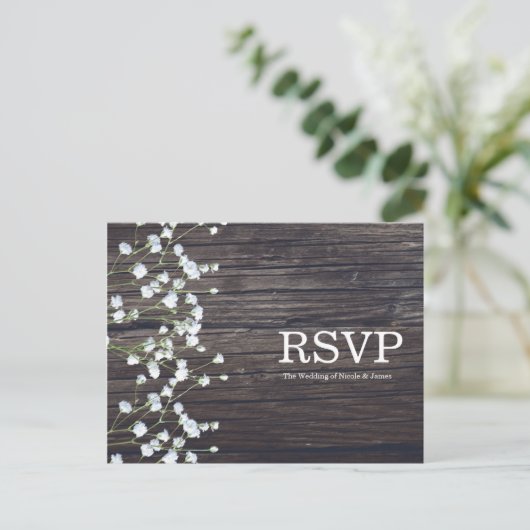 Baby's Breath Bloemen & Donker Rustiek Hout RSVP Uitnodiging Briefkaart (Staand voorkant)