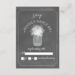 Baby's Breath Chalkboard Mason Jar RSVP<br><div class="desc">Een trouwe en elegante bruiloft r.s.v.p. uitnodiging met een illustratie van een moeraspot van babyademhaling over een door een bord geïnspireerde achtergrond.</div>