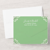 Baby's Breath op Sage Groene Bloemen Lente Bruilof All In One Uitnodiging (Achterkant)