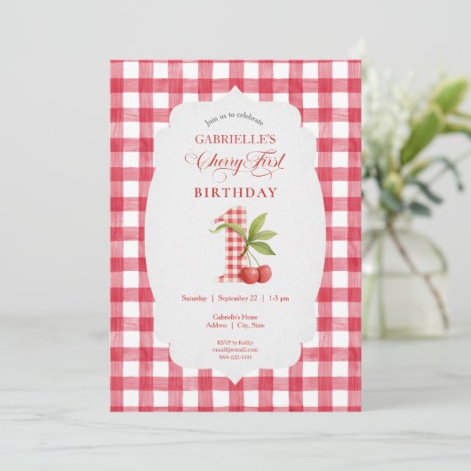 Baby's Cherry First Red Gingham Birthday Kaart (Staand voorkant)
