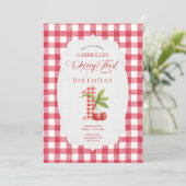 Baby's Cherry First Red Gingham Birthday Kaart (Staand voorkant)