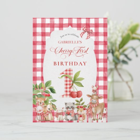 Baby's Cherry First Red Gingham Birthday Kaart (Staand voorkant)