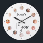 Baby's eerste jaar 12 maanden aangepaste foto's grote klok<br><div class="desc">1e jaarklok met voor baby's eerste 12 maanden foto's. Werk met deze sjabloon om de naam en foto's van uw kind te personaliseren. Hang het op waar je kind kan zien om de groei in het eerste jaar te zien. Je kunt het ook laten zien op het eerste verjaardagsfeestje. Een...</div>