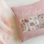 Baby's eerste jaar foto-inkuilschrift roze kussen<br><div class="desc">Baby's die het eerste jaar fotocollage gebruiken roze moderne hedendaagse eerste verjaardag of kerstcadeau.</div>