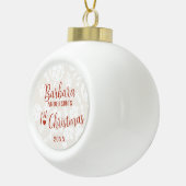 Baby's Eerste Kerst Aangepaste Naam Keramische Bal Ornament (Rechts)