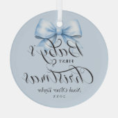 Baby's Eerste Kerst Blauwe Bow Keepsake Glas Ornament (Achterkant)