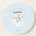 Baby's eerste kerst Schattigee sneeuwman en sneeuw Zandsteen Onderzetter<br><div class="desc">Hallo daar! ☕ Stel je mok in op dit betoverende onderzetters ontwerp, met een prachtig handgeschilderde waterverf sneeuwpop die speels wordt omgeven door draaiende sneeuwvlokken. Plus, er is een speciale plek alleen voor u om de naam van uw baby jongen toe te voegen. Het is de perfecte aandenken voor zijn...</div>