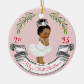 Baby's eerste kerst zwart haar kroon roze & rood keramisch ornament (Voorkant)