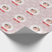 Baby's eerste kerstcadeautje Snowglobe Snowflakes Cadeaupapier (Hoek)