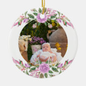 Baby's eerste kerstfeest met lijst van bloemen keramisch ornament (Voorkant)