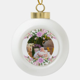 Baby's eerste kerstfeest met lijst van bloemen keramische bal ornament