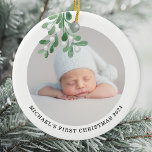 Baby's eerste kerstfoto keramisch ornament<br><div class="desc">Het eerste Ornament van deze baby is versierd met waterverf maretak. Eenvoudig aan te passen met de foto,  naam en het jaar van je baby. Gebruik het Ontwerpgereedschap om de tekstgrootte,  stijl of kleur te wijzigen. Originele Waterverf © Michele Davies.</div>