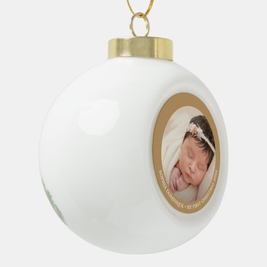 Baby's eerste kerstfoto met elegant keramische bal ornament (Links)
