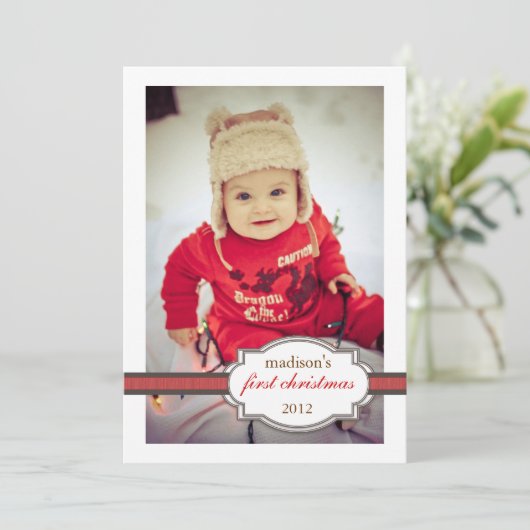 Baby's eerste kerstfoto met Faux Ribbon Red Feestdagenkaart (Staand voorkant)