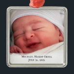 Baby's eerste kerstfoto metalen ornament<br><div class="desc">Creëer een mooi gedenkteken voor nieuwe ouders,  baby,  grootouders en nog veel meer.</div>