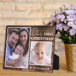 Baby's Eerste Kerstmis 2 Foto Collage Rustic Wood Fotoplaat<br><div class="desc">De roodhoutfotocollage werd gepersonaliseerd met twee afbeeldingen en een familienaam om het een unieke kerst van de baby te maken.</div>