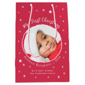 Baby's Eerste Kerstmis Aangepaste Foto Rood Medium Cadeauzakje (Voorkant)