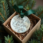 Baby's Eerste Kerstmis Aangepaste naam Foto Keepom Ornament<br><div class="desc">Een speciale keepaardversiering om de eerste kerstdag van de baby te herdenken. Het ontwerp is uitgerust met een eenvoudig minimaal ontwerp met "Baby's First Kerstmis" dat in elegant script en serif tekstkoppeling met een foto op de achtergrond wordt weergegeven met een witte, transparante bedekking. Personaliseer je met de naam van...</div>