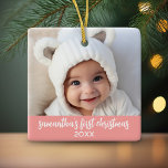 Baby's Eerste Kerstmis - Eenvoudig koraal roze mei Keramisch Ornament<br><div class="desc">Voeg één afbeelding toe aan dit schattige vakantie ornament - ideaal voor baby meisjes. Een eenvoudige lichtkoraalroze rand maakt een onvergetelijk ornament voor je boom. Een modern minimaal lettertype voor het jaar met een plek om 1 horizontale foto te uploaden.</div>