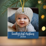Baby's Eerste Kerstmis - Eenvoudige Baby Blue Boy Keramisch Ornament<br><div class="desc">Voeg één afbeelding toe aan dit schattige vakantie ornament - ideaal voor baby boys. Een eenvoudige lichtblauwe rand maakt een onvergetelijk ornament voor je boom. Een modern minimaal lettertype voor het jaar met een plek om 1 horizontale foto te uploaden.</div>