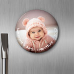 Baby's Eerste Kerstmis - Eenvoudige foto gebogen t Magneet<br><div class="desc">Voeg één afbeelding toe aan deze schattige baby magneet - ideaal voor baby meisjes of jongens. Een foto met een type overlay maakt een memorabele magneet voor uw koelkast. Gebruik een leuke momentopname van je telefoon en maak een item dat jaren meegaat. Een modern minimaal lettertype voor het jaar met...</div>