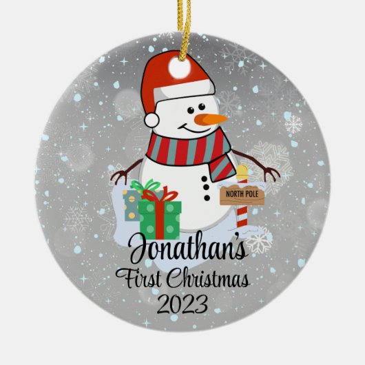 Baby's Eerste Kerstmis schattige sneeuwpop moderne Keramisch Ornament (Voorkant)