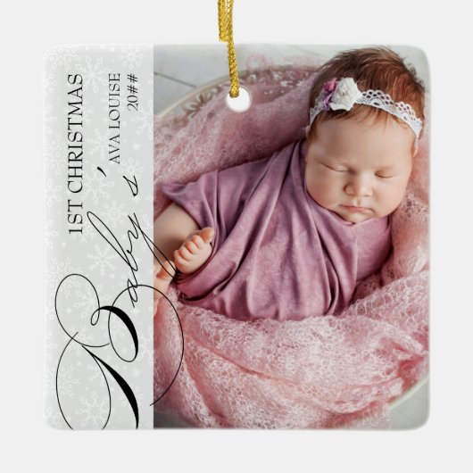 Baby's Eerste Kerstmis Verticale Foto Snowflake Ce Keramisch Ornament (Voorkant)