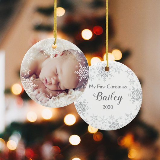 Baby's eerste Kerstmis White Silver Snowflakes Keramisch Ornament