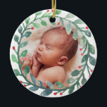 Baby's eerste kerstOrnament | Kerstmis Keramisch Ornament<br><div class="desc">Een gepersonaliseerd cirkelvormig ornament met onze waterverf met een tijdelijke aanduiding om de foto van uw baby te plaatsen. Pas de rug aan met de naam,  de geboortedatum en het gewicht van de baby op de rug. Dit is een geweldig,  eenvormig geschenk voor familie en vrienden.</div>