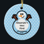 Baby's eerste kerstsierjongen Snowman Boy Keramisch Ornament<br><div class="desc">Baby's Eerste kerstversiering is uitgerust met de meest blauw sneeuwjongen op een blauwe en witte achtergrond!   Personaliseer je met je baby-informatie en date en je bent klaar om mee te gaan!  Geweldig gedateerd cadeau voor het eerste kerstfeest van je baby.</div>