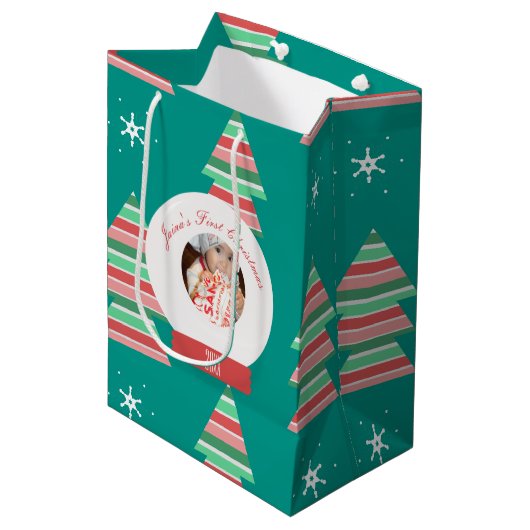 Baby's eerste kerstsneeuwbol Snowflakes-boom Medium Cadeauzakje (Voorkant Gekanteld)
