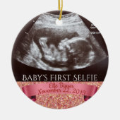 Baby's eerste selfie (roze achtergrond) keramisch ornament (Voorkant)