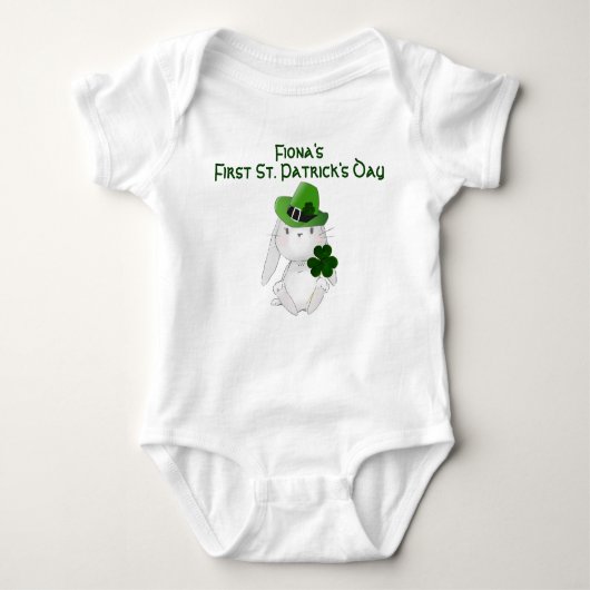 Baby's eerste St. Patrick's Day, aangepaste naam Romper (Voorkant)