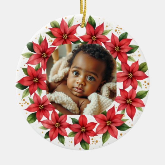 Baby's First Christmas 2025 Poinsettia Wreath Keramisch Ornament (Voorkant)