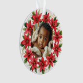 Baby's First Christmas 2025 Poinsettia Wreath Ornament (voorkant)