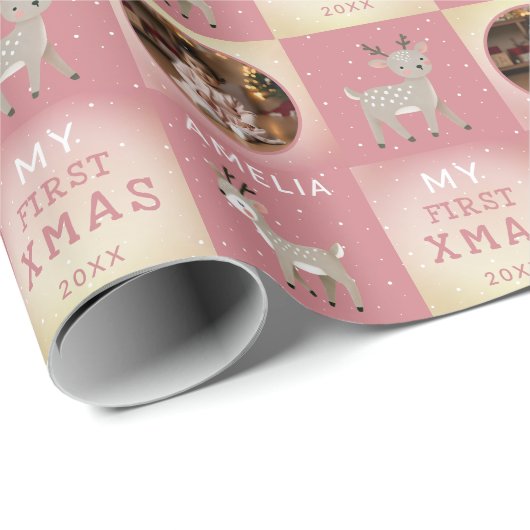 Baby's First Christmas Pink Deer Photo Cadeaupapier (Rol Hoek)
