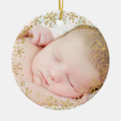 Babys First KerstGold Snowflakes Aangepast Keramisch Ornament (Voorkant)