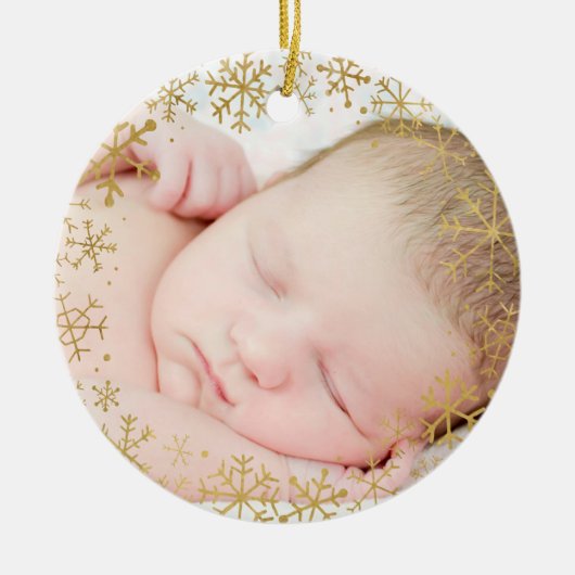Babys First KerstGold Snowflakes Aangepast Keramisch Ornament (Voorkant)