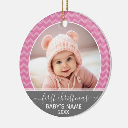 Babys First Kerstmis - roze chevrons en grijs Keramisch Ornament (Links)