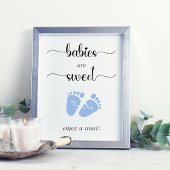 Baby's zijn zoet en genieten van een blauw kleintj poster