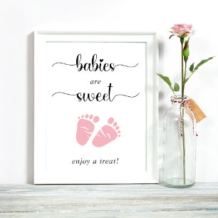 Baby's zijn zoet en genieten van een roze klep poster