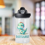 Babysaurus Avontuur Kinder Waterfles<br><div class="desc">Hydratatie ontmoet plezier met deze 'Babysaurus Adventure Kinderen' Waterfles! Deze kind-vriendelijke flesje is versierd met een speelse babysaurus, waardoor het een hit wordt met kleine dino liefhebbers. Perfect voor school, sport of elke prehistorische ontdekking, het is ontworpen om uw kleine avonturier verfrist en klaar te houden voor hun dagelijkse ontdekkingen....</div>