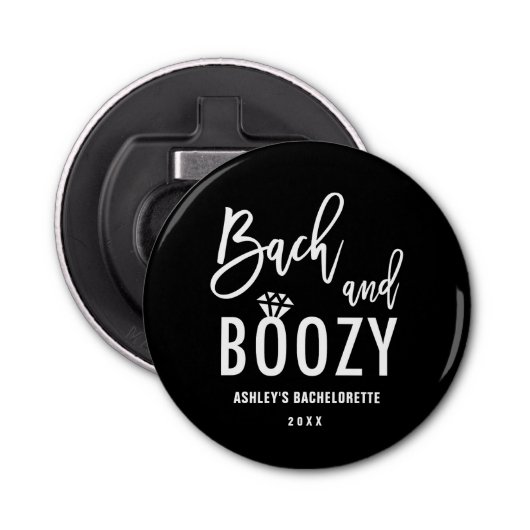 Bach en Boozy Bachelorette Party Favorieten Button Flesopener (Voorkant)